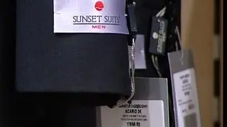 Sunset Suits zadebiutuje na giełdzie. Giełdzie w Nowym Jorku. Poznańska spółka pojawi się na amerykańskim Nasdaq. Spółka zamierza sprzedać ponad 5 milionów akcji i pozyskać w ten sposób 36 milionów złotych. Władze firmy chcą przeznaczyć zebrany kapitał na rozwój sieci sklepów. Dlaczego spółka postanowiła ominąć rodzimy parkiet? I co o tym sądzą polscy inwestorzy? O tym Patrycjusz Wyżga.
