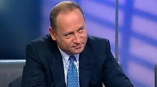 Znamy szczegóły ustawy ratującej amerykański sektor finansowy. Plan zakłada między innymi, że 700 mld dolarów na ratunek instytucji finansowych zostanie wypłacone w transzach. Ma również nastąpić ograniczenie wynagrodzeń kadry kierowniczej firm, które sprzedadzą skarbowi swoje toksyczne aktywa. O szczegółach planu oraz jego europejskich konsekwencjach rozmawialiśmy w TVN CNBC Biznes z Maurycym Kuhnem członkiem zarządu Noble Bank.