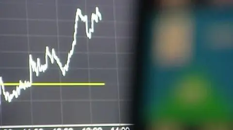 Kupuj plotki - sprzedawaj fakty. Magia nazwisk giełdowych inwestorów - i realne wzrosty kojarzonych z nimi spółek. O gwiazdach ostatnich dni na warszawskim parkiecie i o tym na kim wzorują się drobni inwestorzy - Cezary Królak