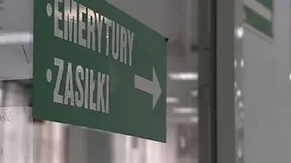 Emerytka, której pieniądze ZUS przelewał nie na jej konto, a na konto kogoś wskazanego w ewidentnie sfałszowanym upoważnieniu, wciąż nie dostała swoich pieniędzy. Wracamy do tematu z listopada, gdy ówczesny prezes ZUS obiecywał, że sprawa zostanie załatwiona. Poszkodowana na pieniądze musi czekać, „aż wszystko się wyjaśni”. Czyli - jak długo? Bezradny wobec systemu człowiek, którego okradziono i który nie wie, czy doczeka szczęśliwego finału sprawy.
