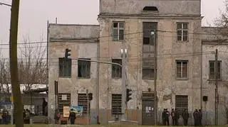 Teraz wizyta w urzędzie pracy - innym niż wszystkie - te oficjalne - podobnym do całej masy miejsc w których coraz więcej Polaków szuka pracy w tzw. szarej strefie. 