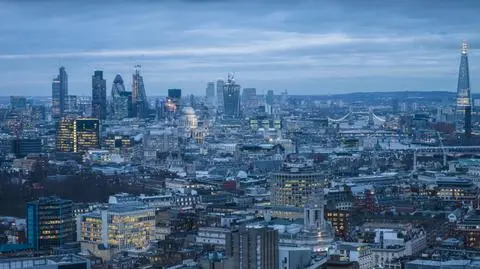 W rezultacie "twardego" Brexitu pracę straci w Wielkiej Brytanii 526 tys. osób, a w 27 krajach UE 1,2 mln