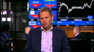 Udany debiut i3D na NewConnect - na debiucie akcje spółki wzrosły o prawie 100%. i3D działa w zakresie interaktywnych wizualizacji trójwymiarowych oraz technologii wirtualnej rzeczywistości. Aplikacje i3D pozwalają m.in. na rekonstrukcję przeszłości – historycznych miejsc i wydarzeń, symulację przyszłości – na przykład plany rozwoju miast, symulacje zjawisk fizycznych. Firma pracowała m.in. dla Boeinga, BP, Exxon Mobile, Saudi Aramco a w Polsce na przykład JSW. Gościem programu Rynki Dnia był Arkadiusz Patryas, wiceprezes i3D. 