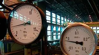 15.02 | Nikt tak naprawdę nie wie na jak wielką sumę kredytujemy działalność firm energetycznych, w skali roku w grę wchodzić mogą miliardy złotych. Wszystko za sprawą rachunków prognozowanych, gdy z góry płacimy za energię, która ma być nam dostarczona. To złoty interes, ale nie dla kupujących.(TVN24)