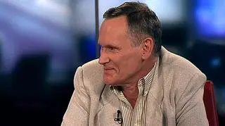 Przedsiębiorcy muszą już rozliczać się z ZUS tylko przy użyciu bezpiecznego podpisu elektronicznego. Nowe obowiązki wchodzą w życie, choć Sejm już pracuje nad ich zniesieniem. Wymóg posiadania kwalifikowanego podpisu elektronicznego dotyczy przedsiębiorców, którzy zatrudniają co najmniej 5 osób. Za taki podpis trzeba zapłacić blisko 300 zł rocznie. O zmianach jakie dotkną przedsiębiorców Marcin Kowalski rozmawiał w magazynie "Bilans" z Tomaszem Kulisiewiczem, analitykiem firmy doradczej Audytel. 

