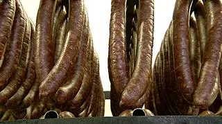 Wkrótce zaczną obowiązywać bardziej restrykcyjne unijne przepisy dotyczące m.in. wędlin wędzonych