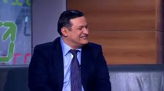 Ministerstwo Pracy i Polityki Społecznej odpowiada na problem bezrobocia wśród młodych Polaków. Program "Twoja kariera - Twój wybór" ma pomóc młodym w znalezieniu pierwszej pracy. Na pilotaż, który wystartować ma już niebawem, ministerstwo przeznaczyło ok. 120 mln zł. Rozmowa z wiceministrem pracy i polityki społecznej, Jackiem Męciną.