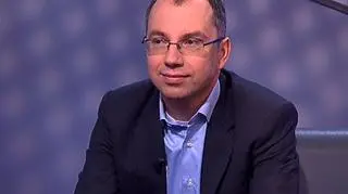 Czy ślusarz od maja będzie musiał zainstalować kasę fiskalną? Czy turnus rehabilitacyjny jest zwolniony z podatku VAT? Jaka jest stawka podatku VAT obowiązuje np. na usługi wulkanizacyjne? Czy na kartofle jest stawka VAT 5%? Jaki VAT obowiązuje na ciastka kruche? Jaka będzie stawka VAT na usługi sekretarskie – teraz jestem zwolniony z podatku? Odpowiadamy na pytania widzów. Rozmowa z Romanem Namysłowskim, dyrektorem w Dziale Podatkowym Ernst&Young.