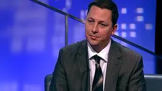 Kraków i Chorzów poza listą gospodarzy Euro 2012 - ogłosił dziś Komitet Wykonawczy Europejskiej Unii Federacji Piłkarskiej. 4 miasta polskie i 4 ukraińskie zorganizują Euro. Zdaniem UEFA Polska jest dobrze przygotowana, gorzej strona Ukraińska. Do 30 listopada UEFA daje naszym wschodnim sąsiadom czas na przygotowanie, w innym razie grozi zmianami. Czy Kraków i Chorzów wrócą do gry? Czy dzisiejsza decyzja UEFA była zaskoczeniem? Gośćmi Biznes Lunchu byli Rafał Kapler, wiceprezes spółki PL.2012 oraz Grzegorz Kita, prezes zarządu Sport Management.