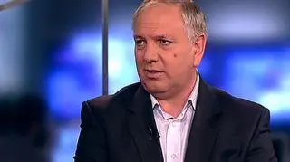 Kryzys ekonomiczny i kryzys zaufania - tak według inwestora giełdowego Sylwestra Cacka dzieli się kryzys. Zdaniem przedsiębiorcy w ostatnim pół roku na kursy wpływały bardziej wahania emocjonalne inwestorów niż opieranie się na twardych cyfrach. O inwestycjach i sytuacji gospodarczej z Sylwestrem Cackiem rozmawialiśmy w programie "Rynki Dnia". 