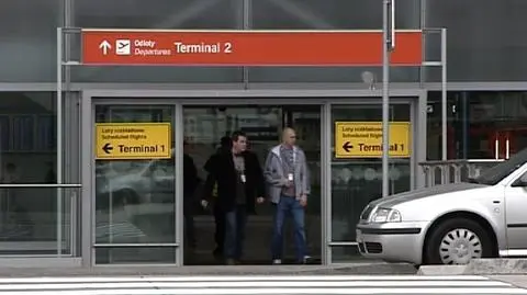 Terminal II oddany, choć nadal w budowie