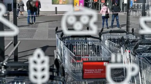 Rękawiczki jednorazowe obowiązkowe w sklepach dla klientów. Nowe godziny otwarcia sklepów