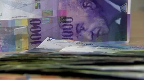 Hipotetyczne założenia analityków sprzed roku, dziś są hipotecznymi problemami Polaków. Frank szwajcarski wciąż drożeje - zbliża się do poziomu 3-ech złotych i 30 groszy. Drogi franka pod górę nie widać końca. Pod górę mają więc Polacy, których raty kredytów wciąż rosną. Rośnie też rynek podejrzanych pożyczek na spłatę rosnących rat. Jak nie wpaść w pułapkę i ustalić maksymalny pułap odporności na stres - sprawdzał Patrycjusz Wyżga.