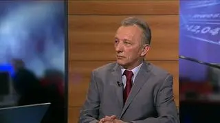 Możliwe dalsze zmiany w systemie emerytalnym - wielkość składki odprowadzanej do OFE miałaby zależeć od wieku osoby pracującej. Minister finansów Jacek Rostowski zapowiada, że do Otwartych Funduszy Emerytalnych przestałyby trafiać składki osób starszych, w zamian za to wzrosłyby składki młodych Polaków. Zdaniem prof. Uniwersytetu Warszawskiego, Wojciecha Otto, jest to kolejna próba poszukiwania środków którymi będzie można uzupełnić niedostatki w budżecie.