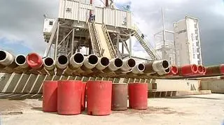 Chevron, który w największym zakresie z koncernów zachodnich zaangażował się w Europie Wschodniej w poszukiwanie gazu łupkowego, poinformował, że zamierza zrzec koncesji na te poszukiwania w Rumunii