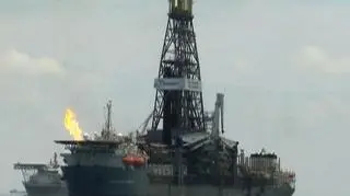 Sukces BP może spocząć na dnie zatoki meksykańskiej. Głęboko pod wodą. Koncern nadal walczy, aby zatrzymać wyciek ropy po katastrofie platformy wiertniczej. Do tej pory firma wydała miliard dolarów, ale wymiernego i potwierdzonego sukcesu na razie nie ma. Czy kilkanaście miliardów dolarów, które być może spółka będzie musiała wydać chociażby na odszkodowania zachwieją jej dotychczasową pozycją na światowym rynku? Patrycjusz Wyżga. 