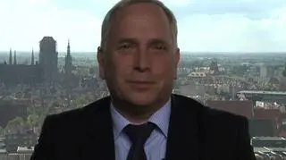 Sprzedaż detaliczna w kwietniu dużo gorsza od oczekiwań rynku. W ubiegłym miesiącu sprzedaż spadła o 1,6 procent rok do roku po wzroście o 8,7 procent w marcu. Analitycy spodziewali się w kwietniu 4 i pół procent na plusie. Andrzej Wojciechowicz, prezes Bomi przypuszcza, że dane za maj mogą również niemile zaskoczyć. Zalane sieci drogowe, dostawcze spowodowały, że do fabryk nie docierały produkty, ani z nich nie wyjeżdżały.