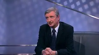 Od 10 sierpnia właściciele stacji benzynowych mają nowy obowiązek – muszą oni umieszczać czytelne informacje dotyczące zawartości biokomponentów w benzynach i oleju napędowym. Za brak takiej informacji będzie groziła kara grzywny. Czemu ma służyć taka dodatkowa tabliczka mówi Krzysztof Romaniuk, dyr. ds. analiz rynku paliw, Polska Organizacja Przemysłu i Handlu Naftowego.
