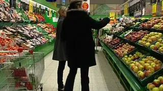 Ceny w lutym rosły wolniej niż w styczniu. Inflacja wyniosła 2,9% wobec 3,5% w styczniu. To nieco mniej niż oczekiwał rynek, ale za to sporo na tle innych europejskich gospodarek. Niepokoić może też wskaźnik wyprzedzający inflacji, według którego lutowa inflacja to tylko chwilowy spadek dynamiki wzrostu cen. Przy okazji dzisiejszych danych warto wspomnieć, że dokładnie 20 lat temu, na początku transformacji, ceny rosły w tempie prawie 1200% w skali roku. Cezary Królak.