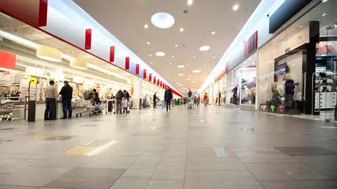 PIP: większość placówek w niedzielę przestrzegała zakazu handlu