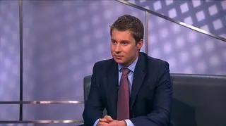 Pan Adam pyta nas: „Prowadzę jednoosobową działalność gospodarczą. Dostaję sporo ofert od absolwentów, którzy chcą odbyć płatny staż w firmie. Jak taki staż się rozlicza? Jak wziąć się za niego od strony księgowej? Na wszystkie pytania widzów i Pawła Blajera odpowiadał Krzysztof Gąsior, prawnik w kancelarii Raczkowski i Wspólnicy. 