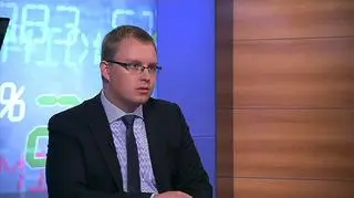 Fundusze emerytalne na minusie. Wartość środków zgromadzonych w OFE zmniejszyła się w lipcu o 1,8 mld złotych – to największy spadek od listopada 2010. Co to oznacza dla przyszłych emerytów i co mogą zrobić teraz zarządzający funduszami mówi Jan Żuralski z Xelion Doradcy Finansowi.