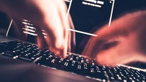 Mechanizm działania hakerów objaśniał Piotr Niemczyk 