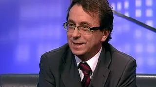 Już niedługo coraz więcej treści w internecie będzie płatnych, w szczególności kompletne informacje specjalistyczne. Coraz częściej będzie trzeba płacić za dostęp do portali z ofertami pracy - mówił nasz gość. Na razie głównym źródłem przychodów dla spółek internetowych wciąż jest reklama - dodał. By zapłacić za informację z sieci, klient musi być przekonany o jej wartości - stwierdził Jerzy Kalinowski. Rafał Wojda w "Biznes Lunchu" wraz z Jerzym Kalinowskim, partnerem KPMG zastanawiał się, czy da się zarobić na wyszukiwaniu informacji i udostępnieniu zagregowanej informacji w internecie za pieniądze. 