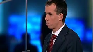 Wicepremier Waldemar Pawlak, wprowadził możliwość unieważnienia wcześniej zawartych opcji walutowych. Jest kilka wariantów: pierwszy - łagodny: mówi o renegocjowaniu umów przez banki i przedsiębiorców, drugi: mówi, że przedsiębiorcy mogliby wychodzić z tych instrumentów, trzeci: unieważnienie z mocy prawa umów opcyjnych. Czy taka ustawa ma szansę przejść? Na ten temat rozmawiał w programie "Dzień na rynkach" Adam Kołaczyk, partner w Delloite.