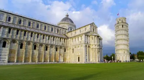 Toskania. Zmniejsza się przechył Krzywej Wieży w Pizie