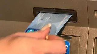 Poczta Polska ma kłopoty z nadmiarem przesyłek i opóźnieniami. A przez to kłopoty mają klienci banków, którzy czekają na nowe karty płatnicze czy PIN-y do nich