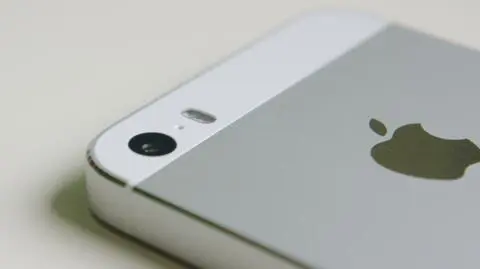 Apple przyznaje, że spowalniało starsze modele iPhone'ów