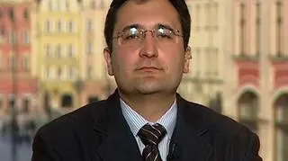 Koelner zapowiada wyraźną poprawę wyników w tym roku, kilkanaście milionów złotych zysku netto jest możliwe. W 4Q spółka ograniczyła stratę netto do 8,77 mln zł z 12,43 mln zł straty rok wcześniej. Spadły jednak przychody i zamiast zysku operacyjnego była strata. Prezes Radosław Koelner przyznaje, że 4Q był najsłabszym kwartałem w 2009 r. pod względem poziomu sprzedaży, na ostatecznych wynikach sprzedaży zaważyła przede wszystkim sprzedaż grudniowa, a w nią ugodziła mroźna zima. O perspektywach dla spółki z prezesem w "Rynkach Dnia" rozmawiał Marek Tejchman.