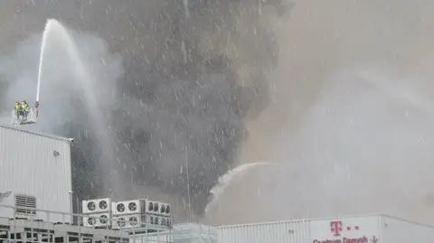 Awaria T-Mobile przez pożar hali w Warszawie