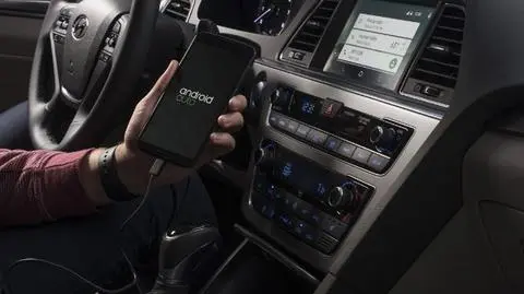 Pierwszy samochód z Google Android Auto wyjeżdża na drogę