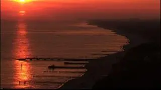 Samorządowcy ze Związku Miast Polskich zaapelowali do minister edukacji narodowej oraz ministra sportu i turystyki o wydłużenie letnich wakacji i zastosowanie ruchomego terminu na wzór ferii zimowych. 