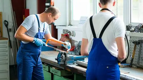 Analitycy: epidemia znacząco zmniejszy liczbę pracujących w Polsce