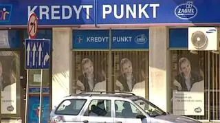 Banki pożyczają pieniądze chętniej i przez to taniej. A to oznacza, że Polaków stać na większe mieszkania. Świadczy o tym rosnący Indeks dostępności kredytowej przygotowywany wspólnie przez TVN CNBC i Open Finance. Na horyzoncie widać jednak problemy - możliwe podwyżki stóp procentowych, które mogą oznaczać wyższe raty kredytów. O szczegółach - Patrycjusz Wyżga