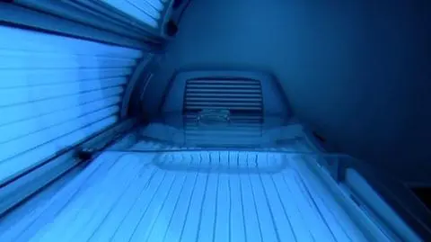 Czarne chmury nad solariami