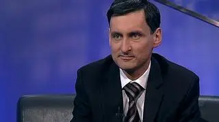 E-faktura i e-podpis to rozwiązania, które wpływają na podniesienie efektywności pracy. Przede wszystkim pozwalają redukować koszty administracyjne, wzmacniają konkurencyjność oraz elastyczność, jak również pozwalają oszczędzić czas pracy i uczynić ją łatwiejszą. 
W programie "Biznes Lunch" rozmawialiśmy właśnie o e - fakturach. O zaletach i wadach takich faktur Robert Stankiewicz rozmawiał z wiceprezesem Krajowej Izby Rozliczeniowej Michałem Szymańskim. 
