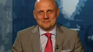 Międzynarodowa Agencja Energetyczna próbuje obniżyć cenę ropy. Zapowiedziała w piątek, że będzie uwalniać, 2 miliony baryłek dziennie, ze strategicznych rezerw, aby wesprzeć światową gospodarkę. W poniedziałek ceny ropy na amerykańskiej giełdzie spadły do około 90 dolarów za baryłkę. Czy tak niskie ceny utrzymają się? Naszym gościem był prezes BM Reflex, Ryszard Kaczmarek.