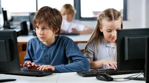 MRPiPS: złożono ponad 326 tys. wniosków o świadczenie "300 plus"