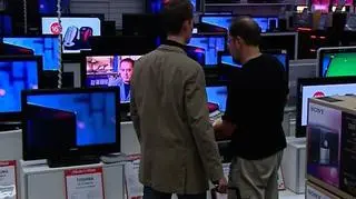 To się w głowie nie mieści - za ten sam towar w sklepach tej samej sieci handlowej, leżących w tym samym mieście płacimy nawet o 1000 złotych więcej. Jednym słowem wydatek na bilet autobusowy i wyprawa do innej dzielnicy może przynieść nawet tysiąc złotych oszczędności.