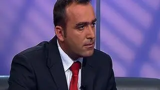 Nie tylko już zima zaskakuje drogowców. W skutek wysokich temperatur w ostatnim czasie autobusy toną w roztopionym asfalcie a kierowcy narzekają na coraz większe koleiny. Dyrekcja Dróg Krajowych uważa że nie ma potrzeby wprowadzenia ograniczenia w ruchu. Na temat sytuacji polskich dróg Paweł Blajer w programie "Pieniądze od rana" rozmawiał z Norbertem Wyrwichem, dyrektorem Departamentu Zarządzania Drogami i Mostami GDDKiA.