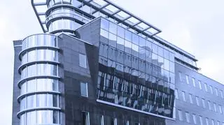  Jak wynika z danych firmy JLL, w Warszawie jest już 4,4 mln m kw. nowych biur