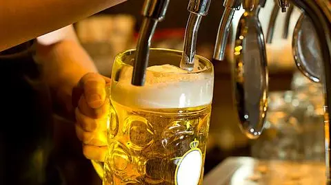 Wysokość zarobków a ilość wypitego alkoholu