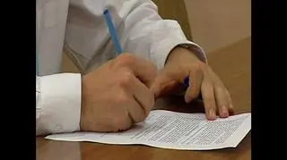 Brak szacunku do klienta i poszanowania własnych ustalonych już zasad kredytowych. Banki w obliczu kryzysu łamią reguły - nie troszcząc się o klientów i ich zaufanie. Dokąd może zaprowadzić taka polityka i które banki za nic mają kredytobiorców?