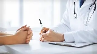 Zwolnienia lekarskie mogłyby być wystawiane na tradycyjnych drukach do końca 2018 roku