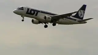 Spośród linii lotniczych, którymi Polacy podróżują najczęściej, najmłodszą flotę mają najwięksi europejscy tani przewoźnicy - Ryanair i EasyJet. Reszta linii lotniczych korzysta jednak ze starszego sprzętu, zaś na dostawę nowych samolotów muszą nadal czekać. Efekt? Ciągłe usterki i opóźnienia lotów. Ceny paliw nie polepszają sytuacji...