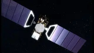 Wiele się zmieniło od czasów Neila Armstronga i misji Apollo 11. Kolejne kroki w kosmosie stawiają już nie tylko Amerykanie czy Rosjanie. Coraz bardziej liczą się Europejczycy. A wśród nich - od poniedziałku - jeszcze bardziej: także Polacy. W ministerstwie gospodarki podpisano kartę działań Programu o Europejskim Państwie Współpracującym Europejskiej Agencji Kosmicznej. Choć podpisane w poniedziałek porozumienie to dla Europejskiej Agencji Kosmicznej krok niewielki - dla polskich firm oznaczać może wielki skok w kosmos. 